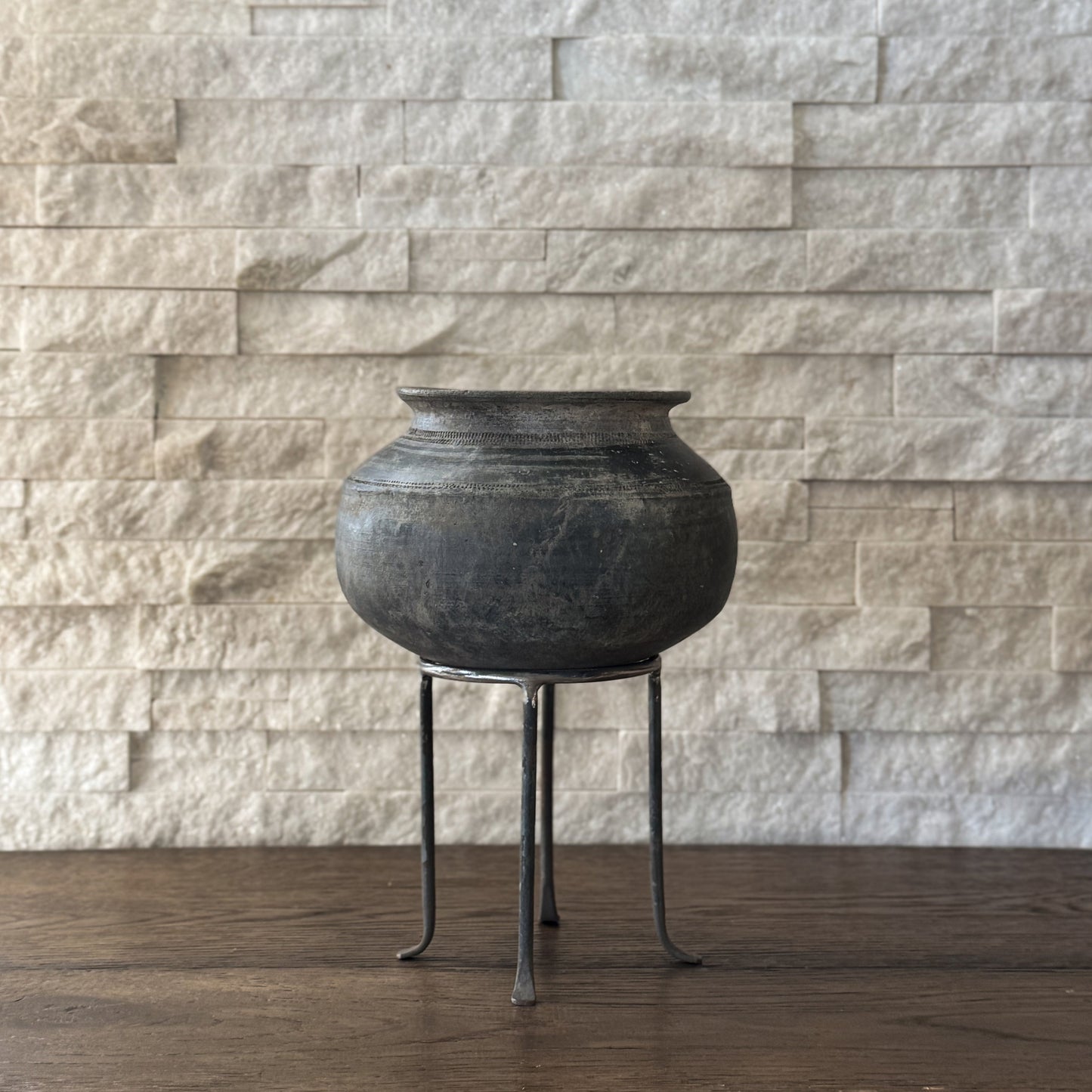 Clay Pot w/ stand no.3