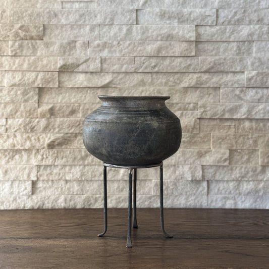 Clay Pot w/ stand no.3