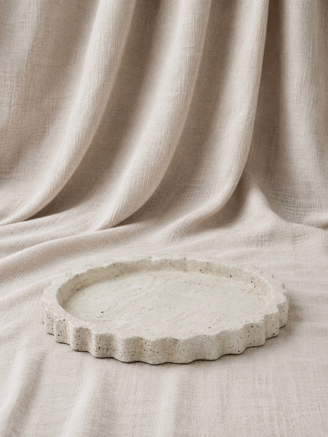 Scalloped Round Tray