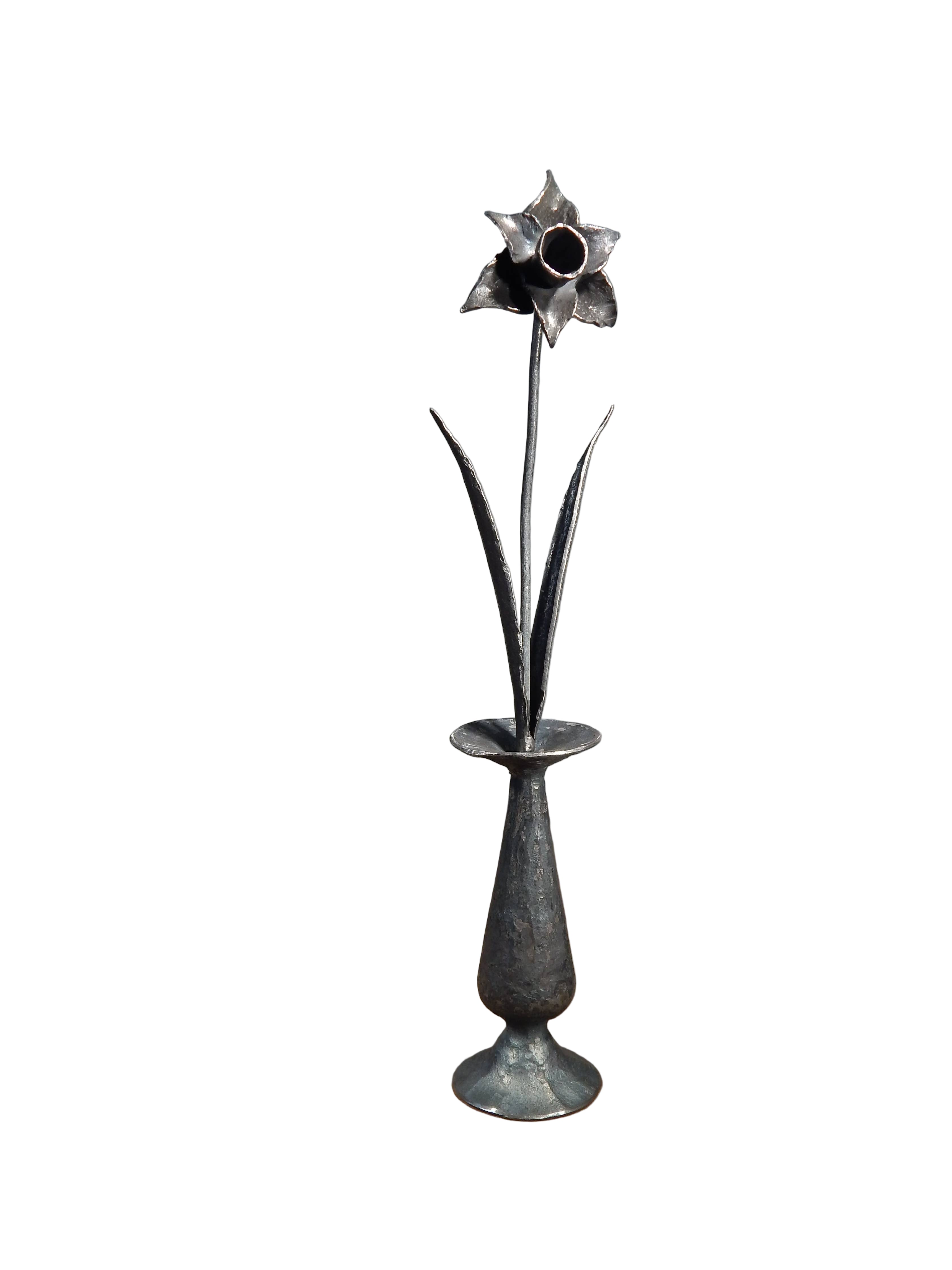 Forged Iron Daffodil